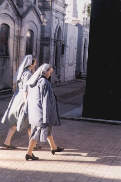 monjas1.jpg (54915 bytes)